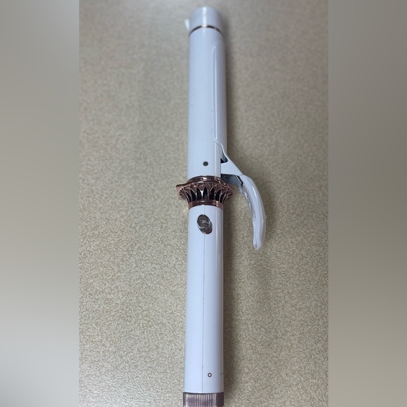 T3 SinglePass Curl Ceramic Long Barrel Curling and Wave Iron - Picture 2 of 2